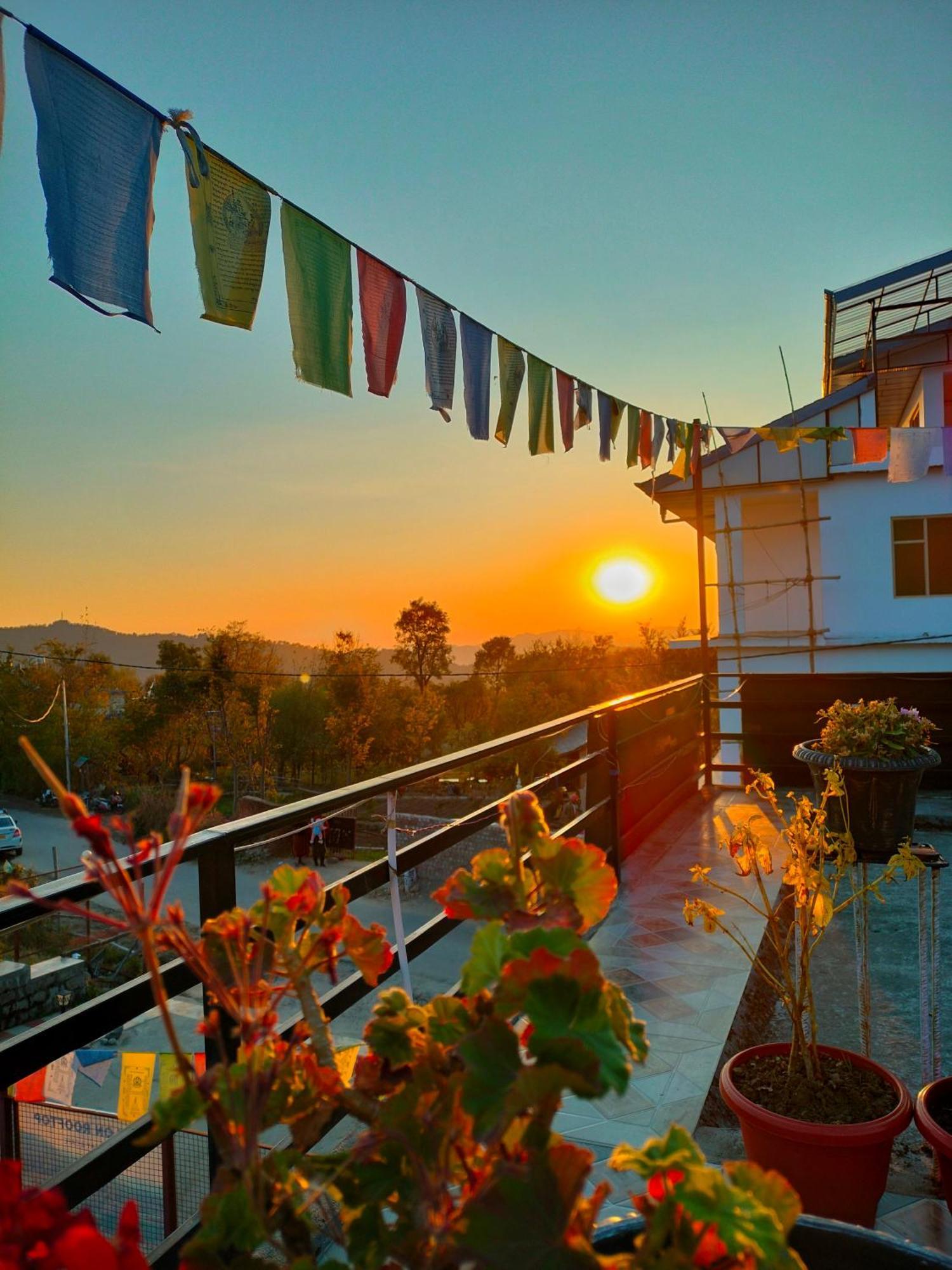 Raahi Stay, Landing Site Bir - Stay & Cafe Ngoại thất bức ảnh